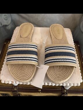 ⚡️J.Crew Sandals - Size 8-M